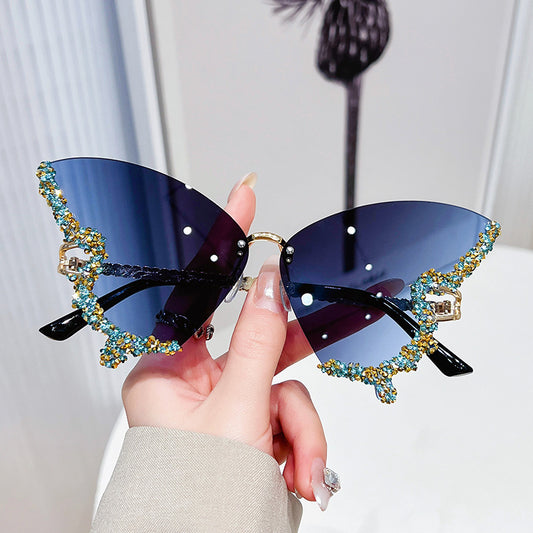 The most popular butterfly sunglasses in summer 2025. Different colors bring you different experiences, suitable for different scenes such as travel, play, party, dance, beach, shopping, etc.