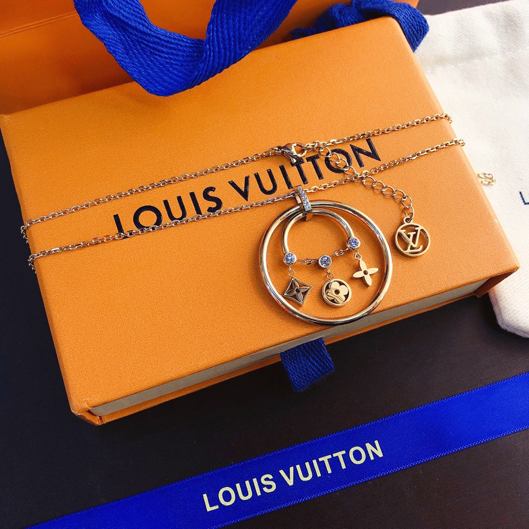 Four Leaf Clover Pendant Necklace