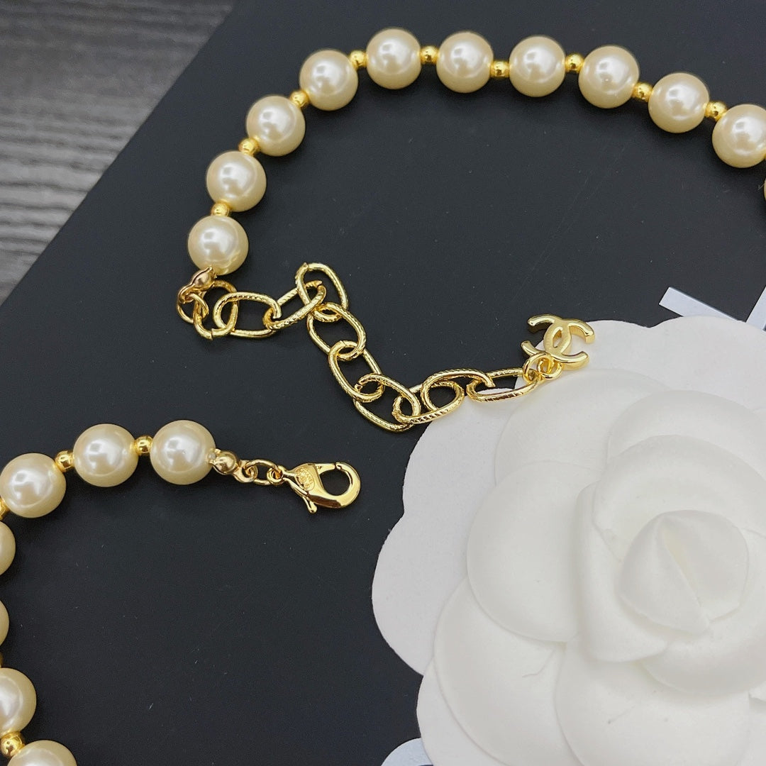 Heart Pendant Pearl Necklace