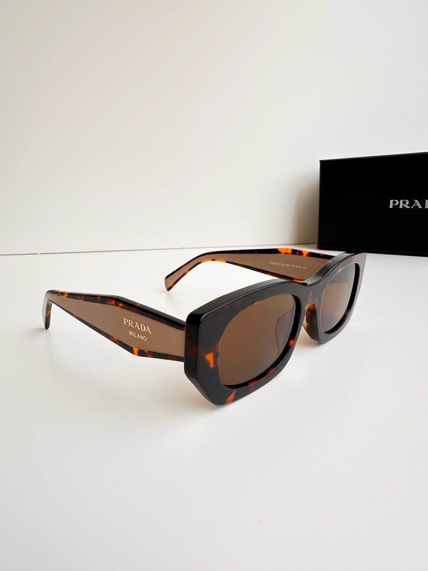4 colors polygonal square frame sunglasses P00090