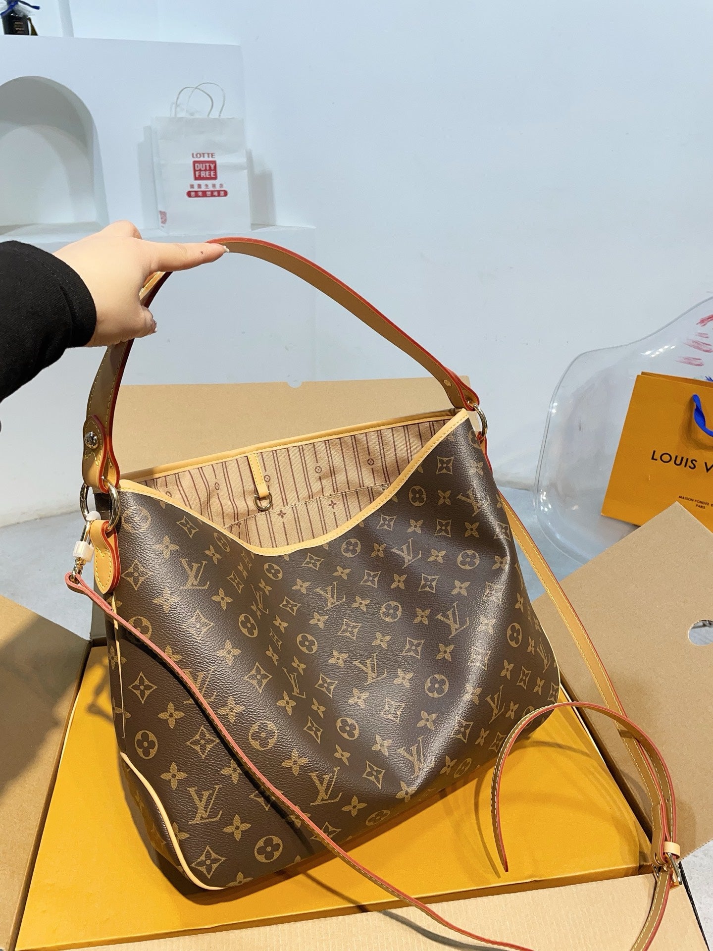 Classic retro floral bag