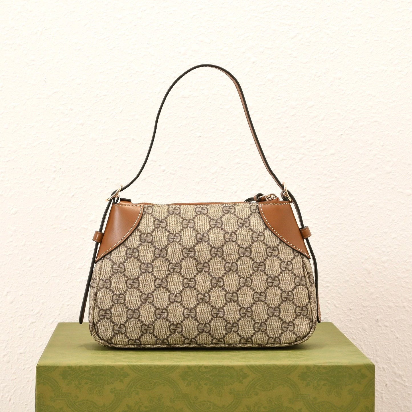 Small zip-up tote bag