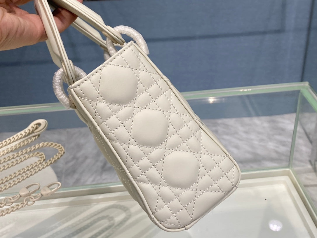 New White Fashion Handbag