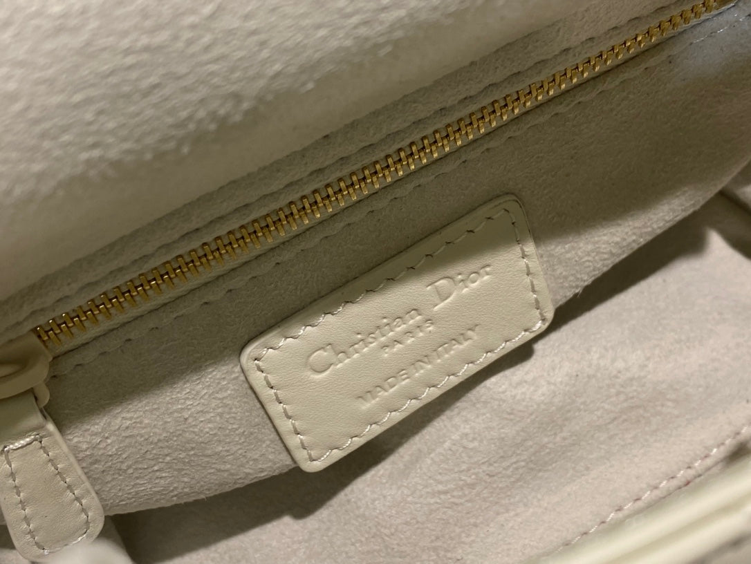 New White Fashion Handbag