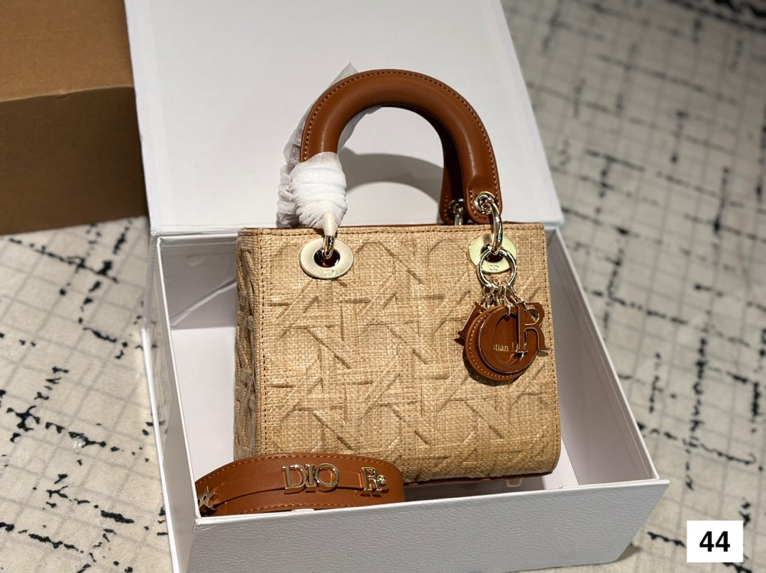 Woven rural style handbag