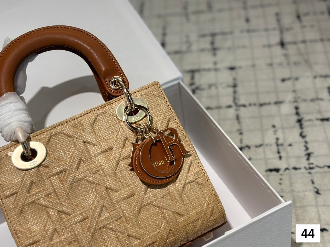 Woven rural style handbag