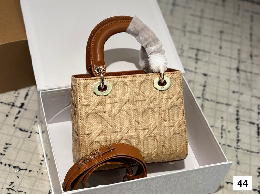 Woven rural style handbag