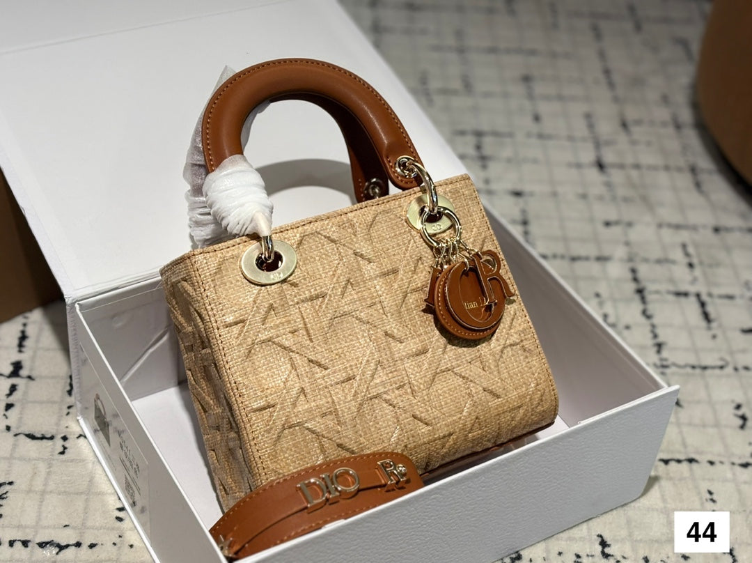 Woven rural style handbag