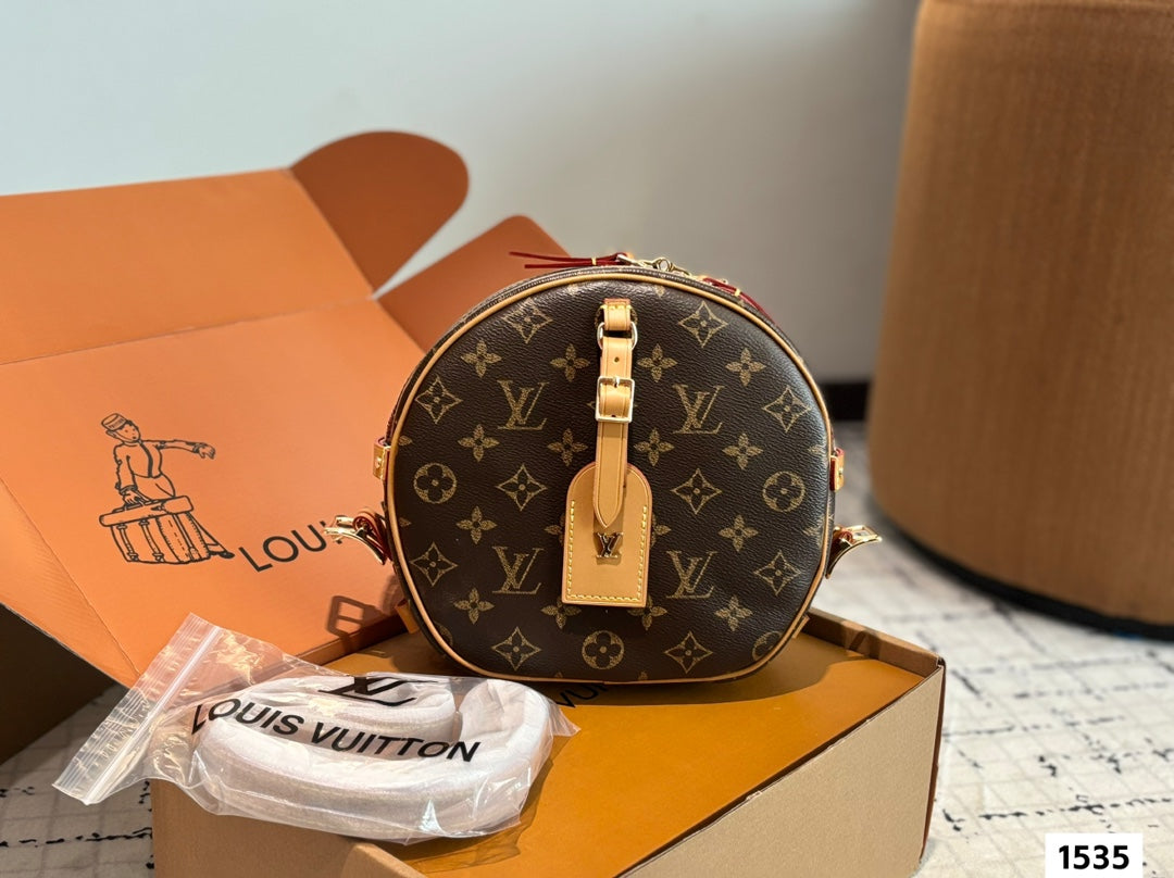 Trendy cowhide round bag