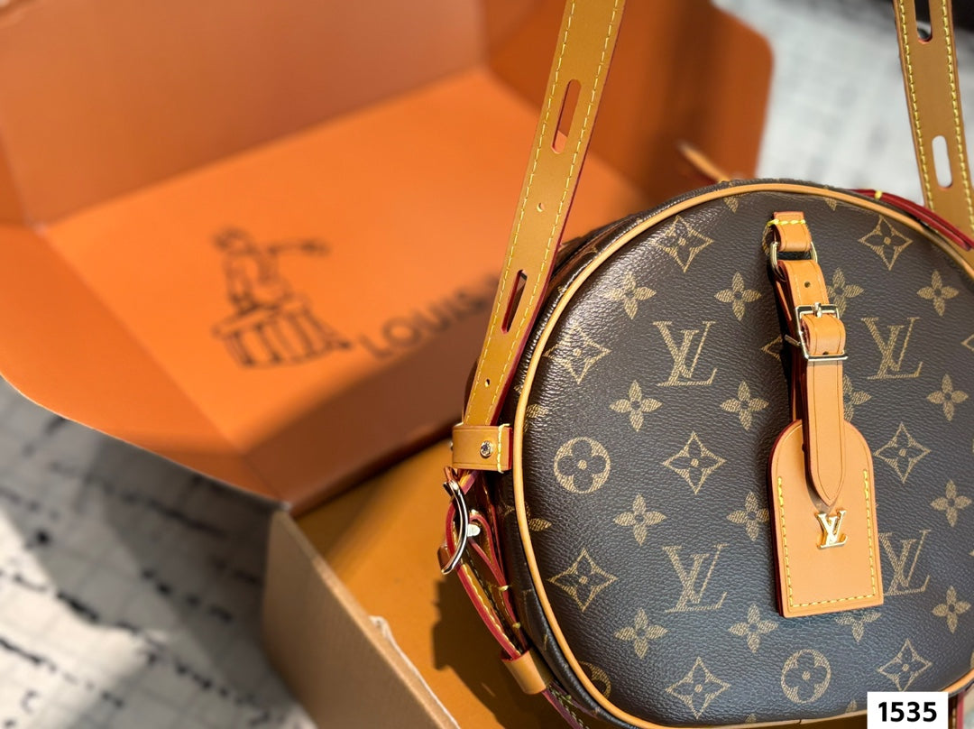 Trendy cowhide round bag