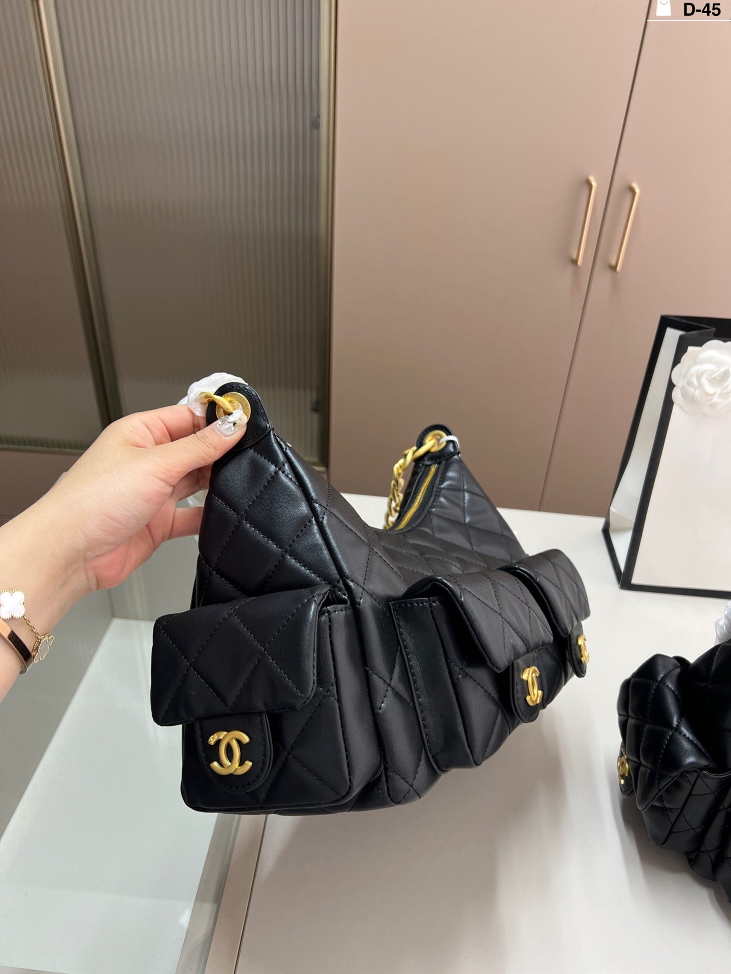 The hottest multi-pocket bag