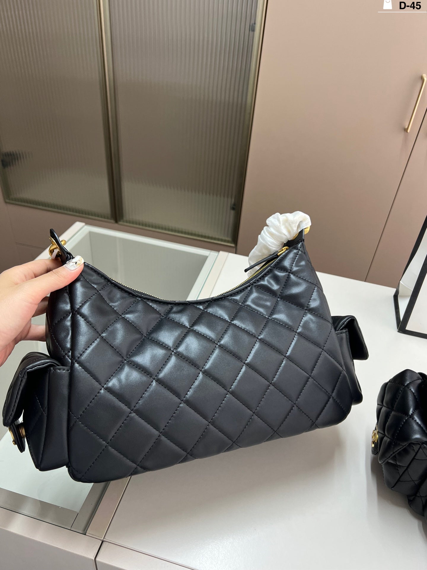 The hottest multi-pocket bag