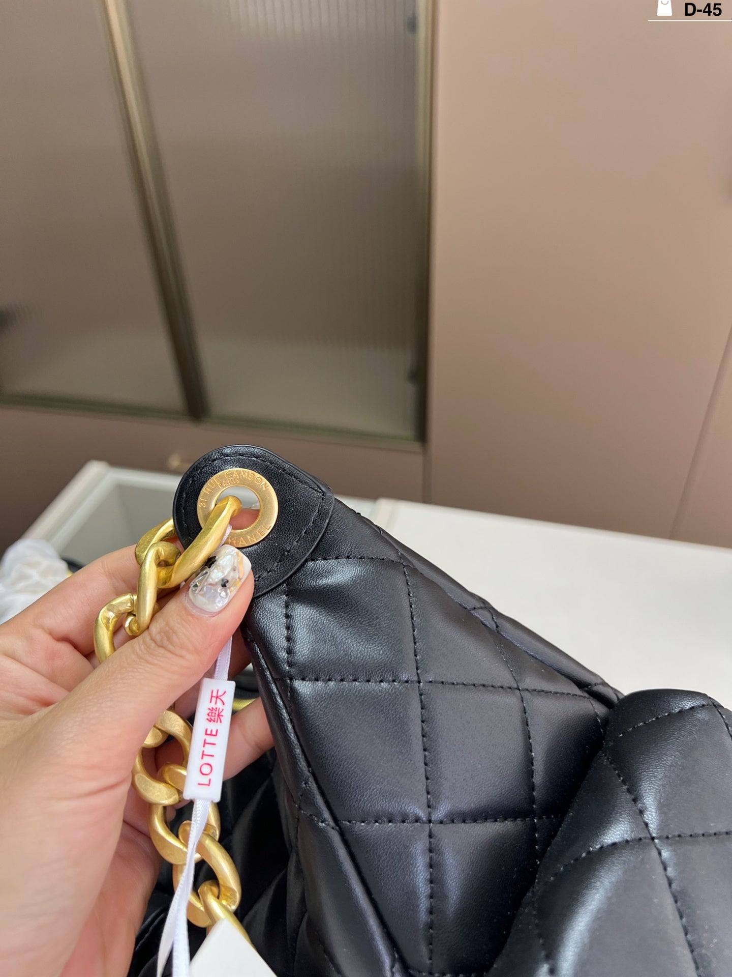 The hottest multi-pocket bag