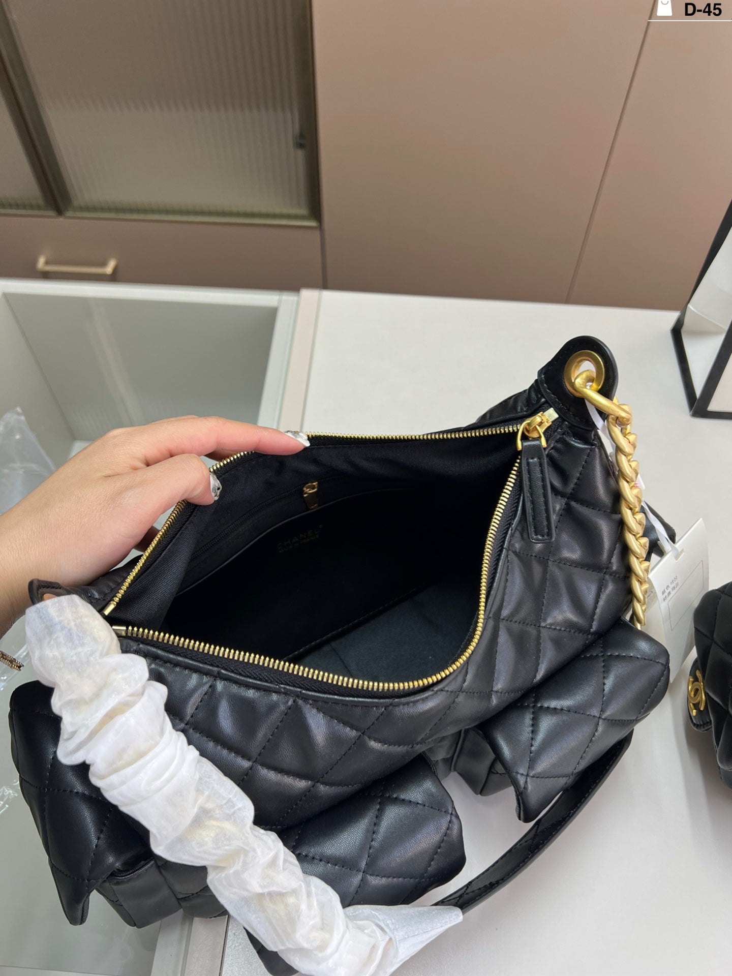 The hottest multi-pocket bag