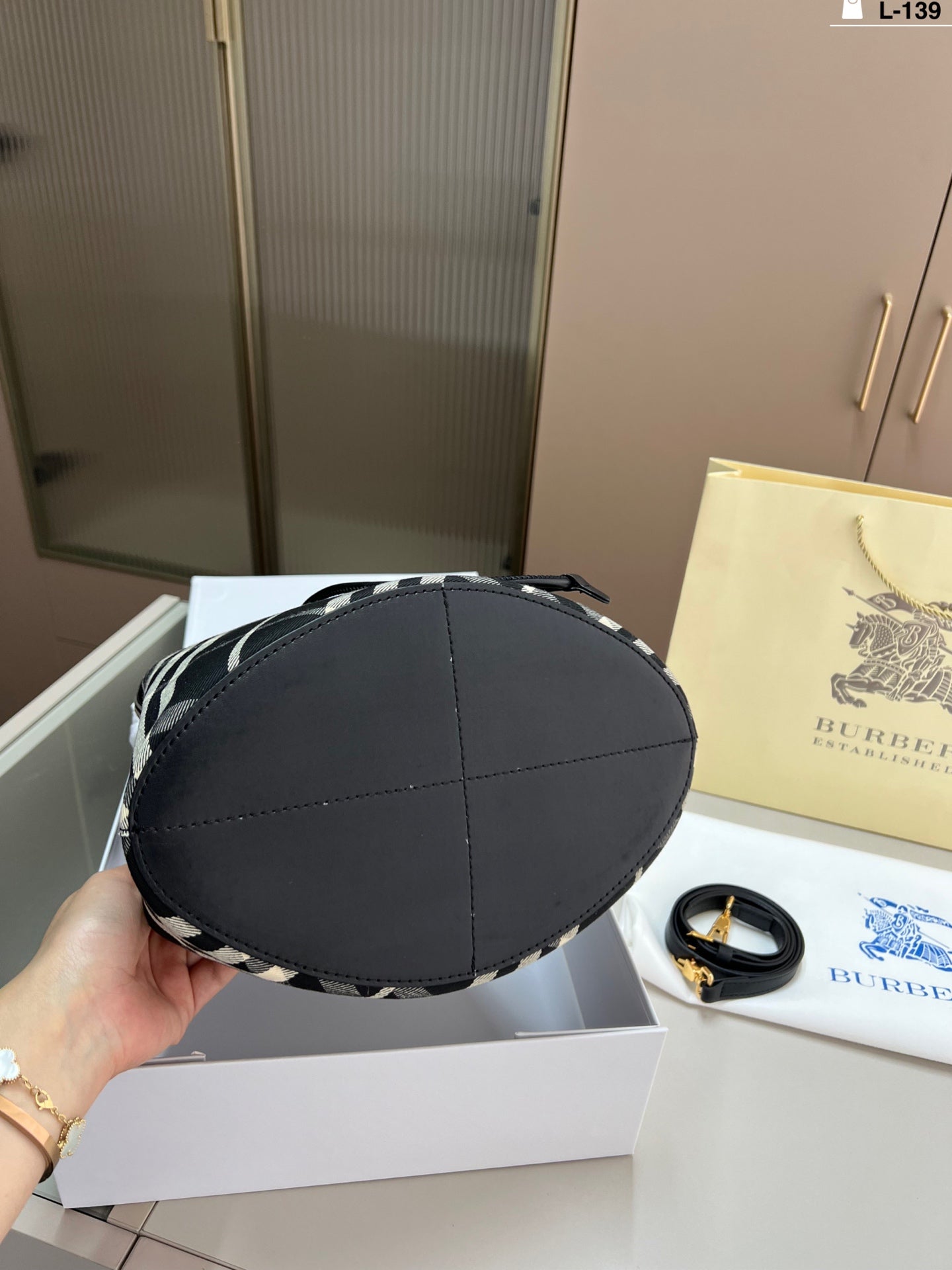 Nylon drawstring small bucket