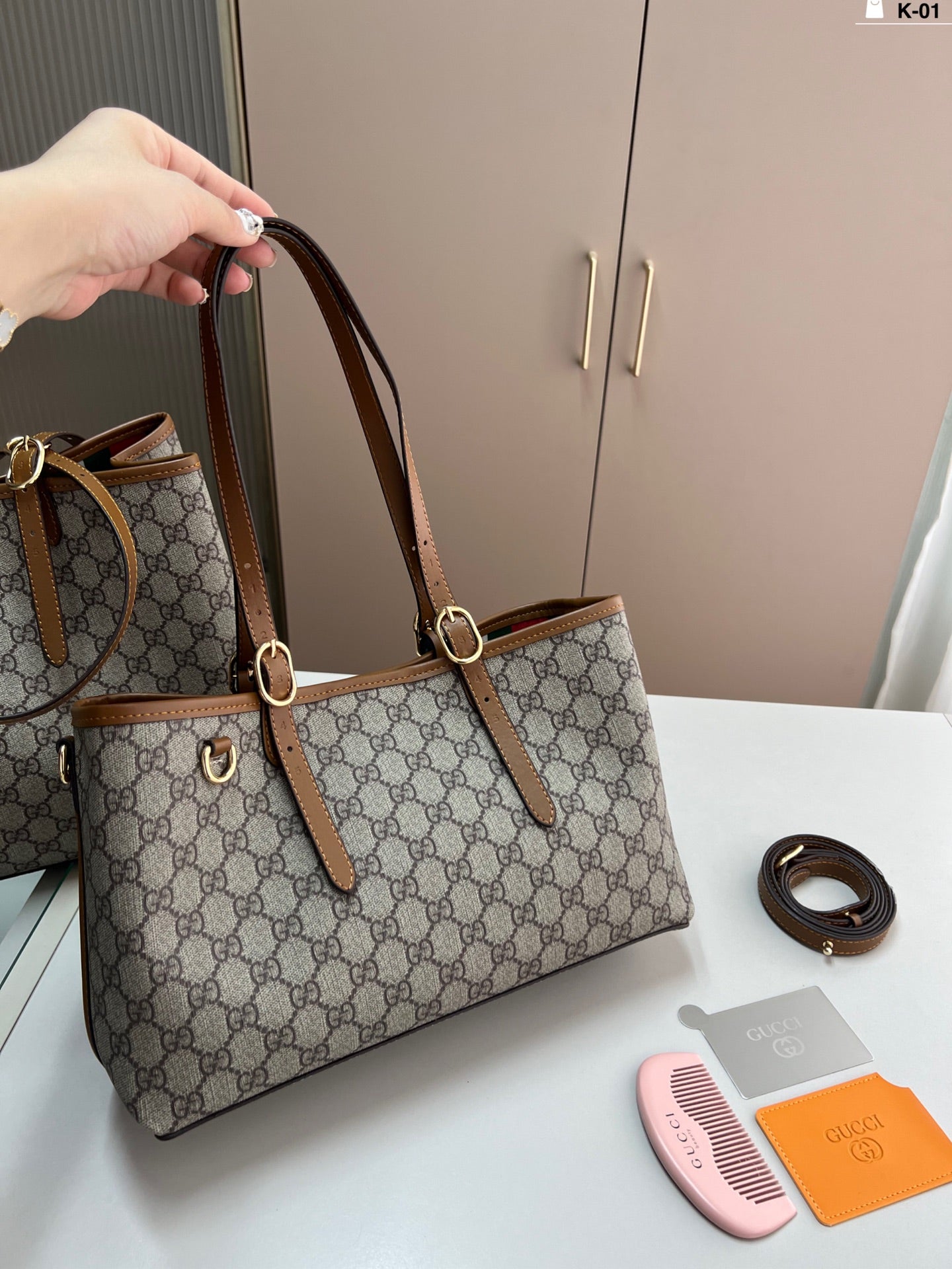 Classic logo shopping tote bag