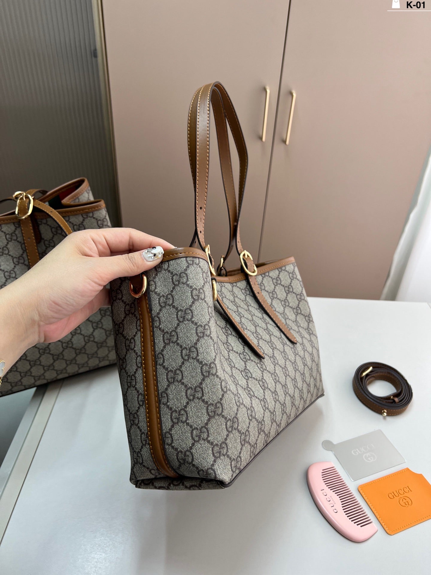 Classic logo shopping tote bag