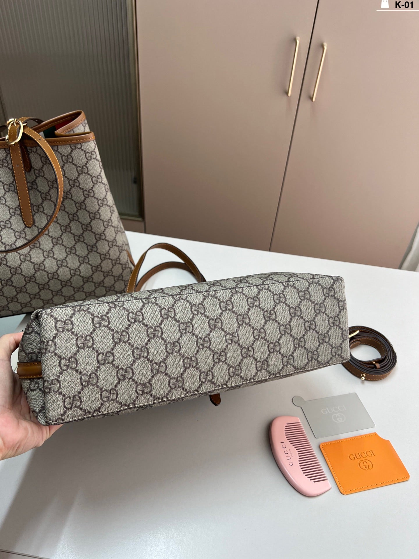 Classic logo shopping tote bag