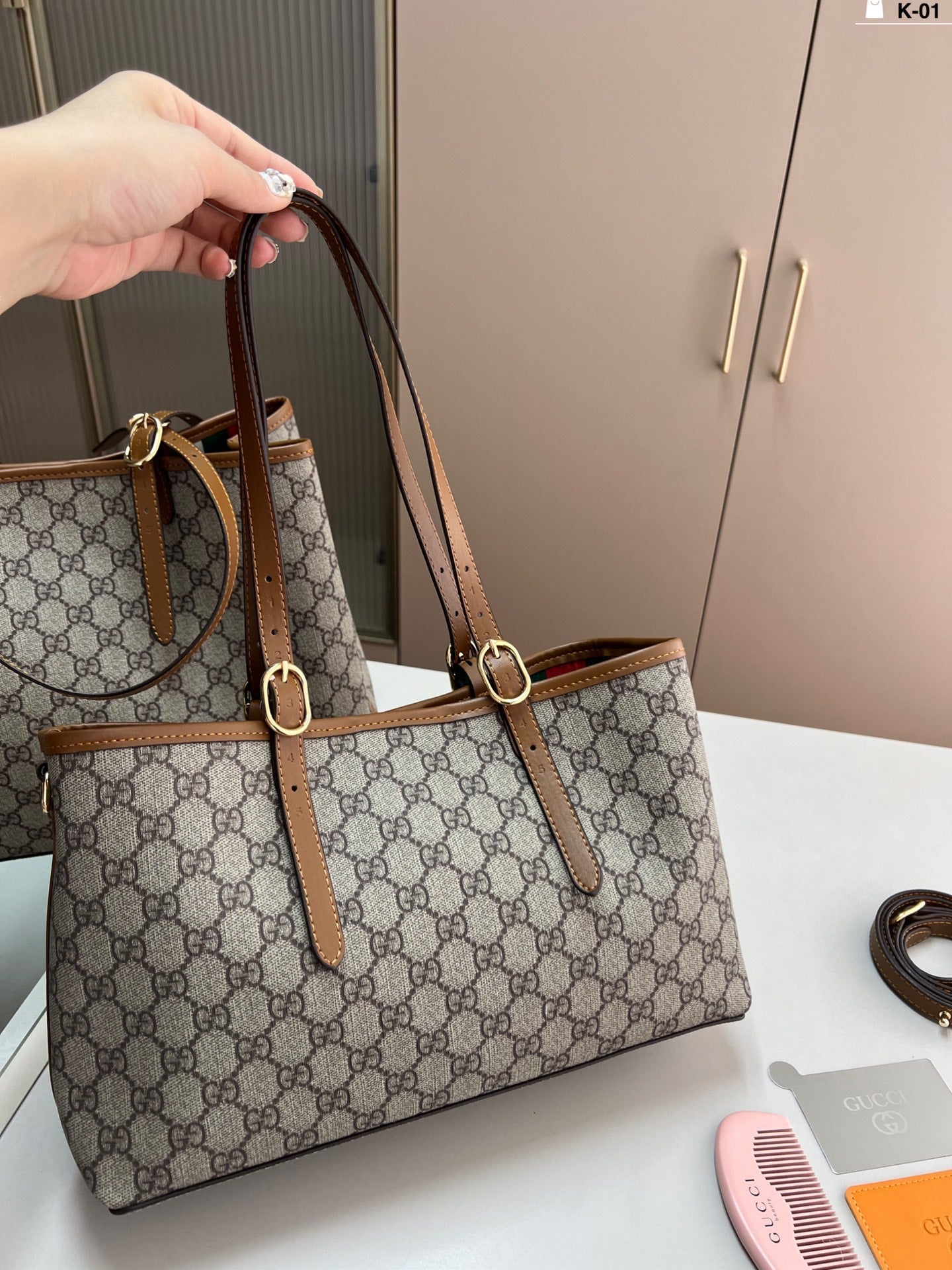 Classic logo shopping tote bag