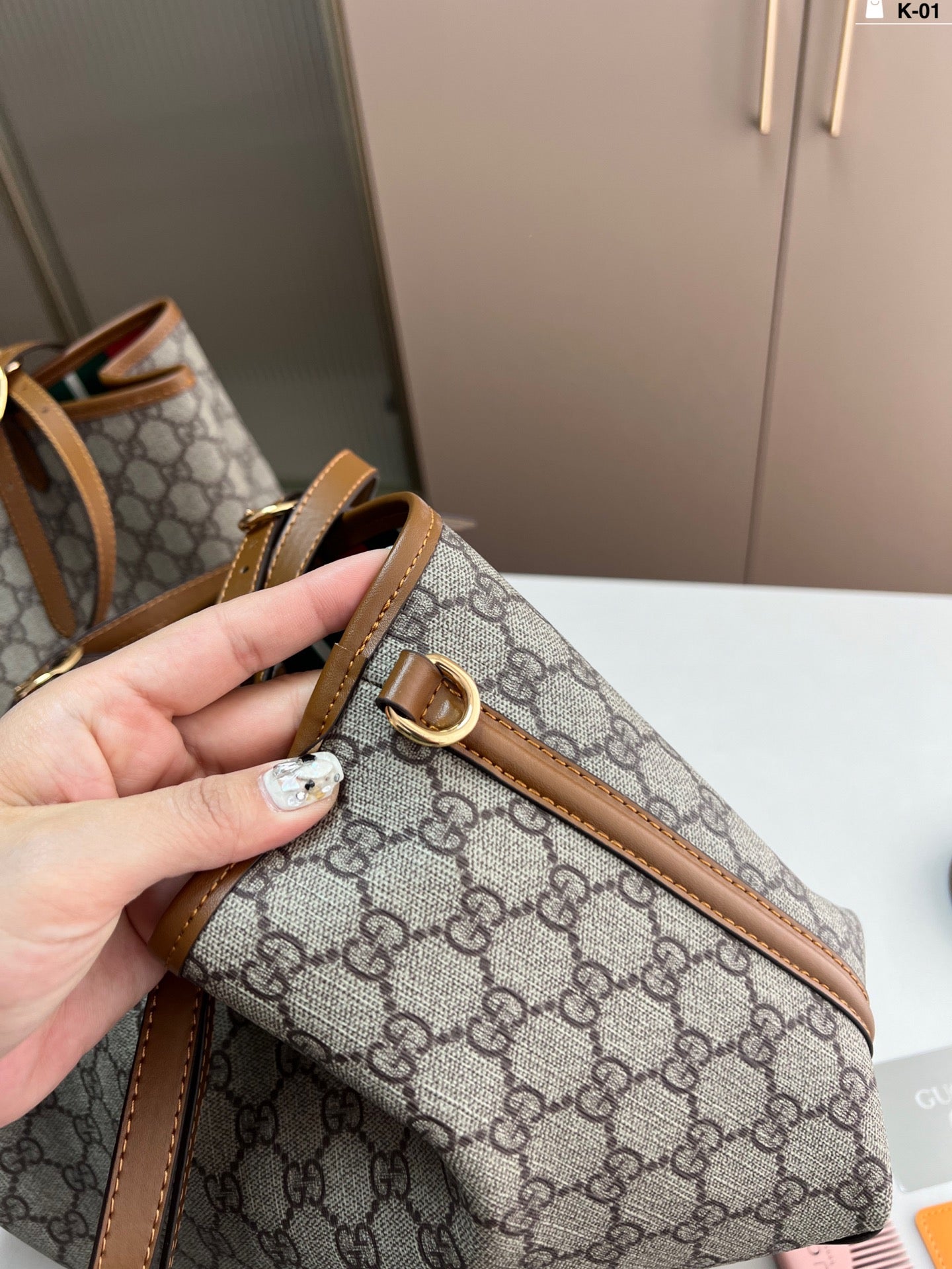 Classic logo shopping tote bag