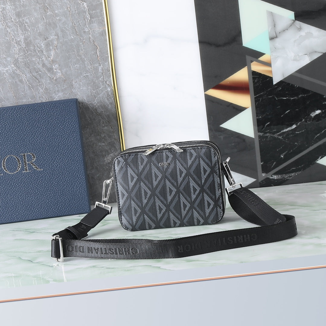 Elegant and practical clutch messenger bag