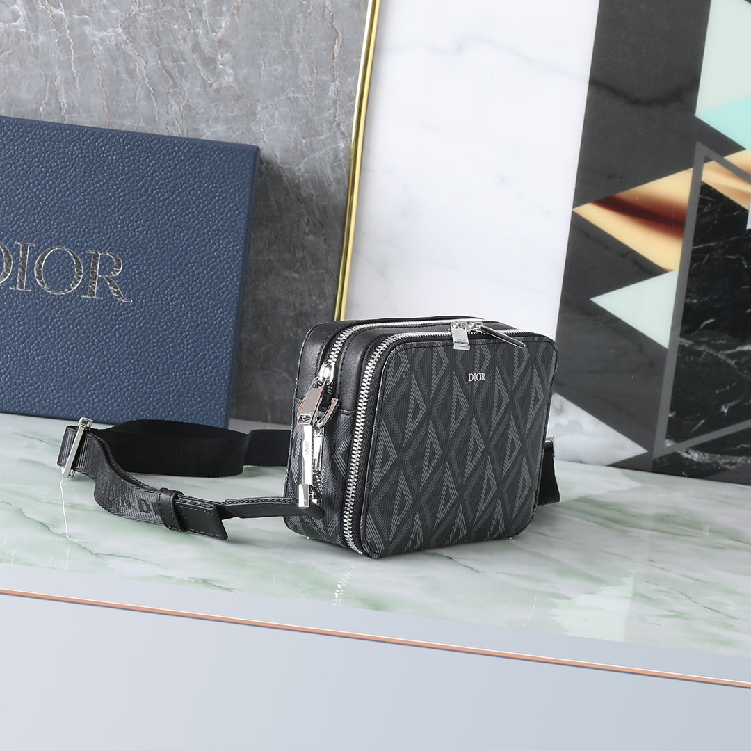 Elegant and practical clutch messenger bag