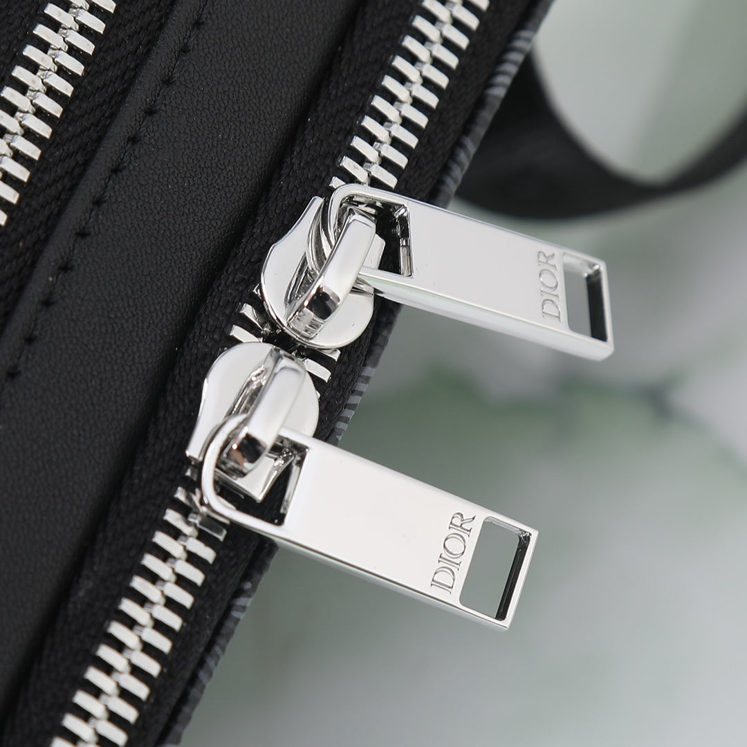 Elegant and practical clutch messenger bag