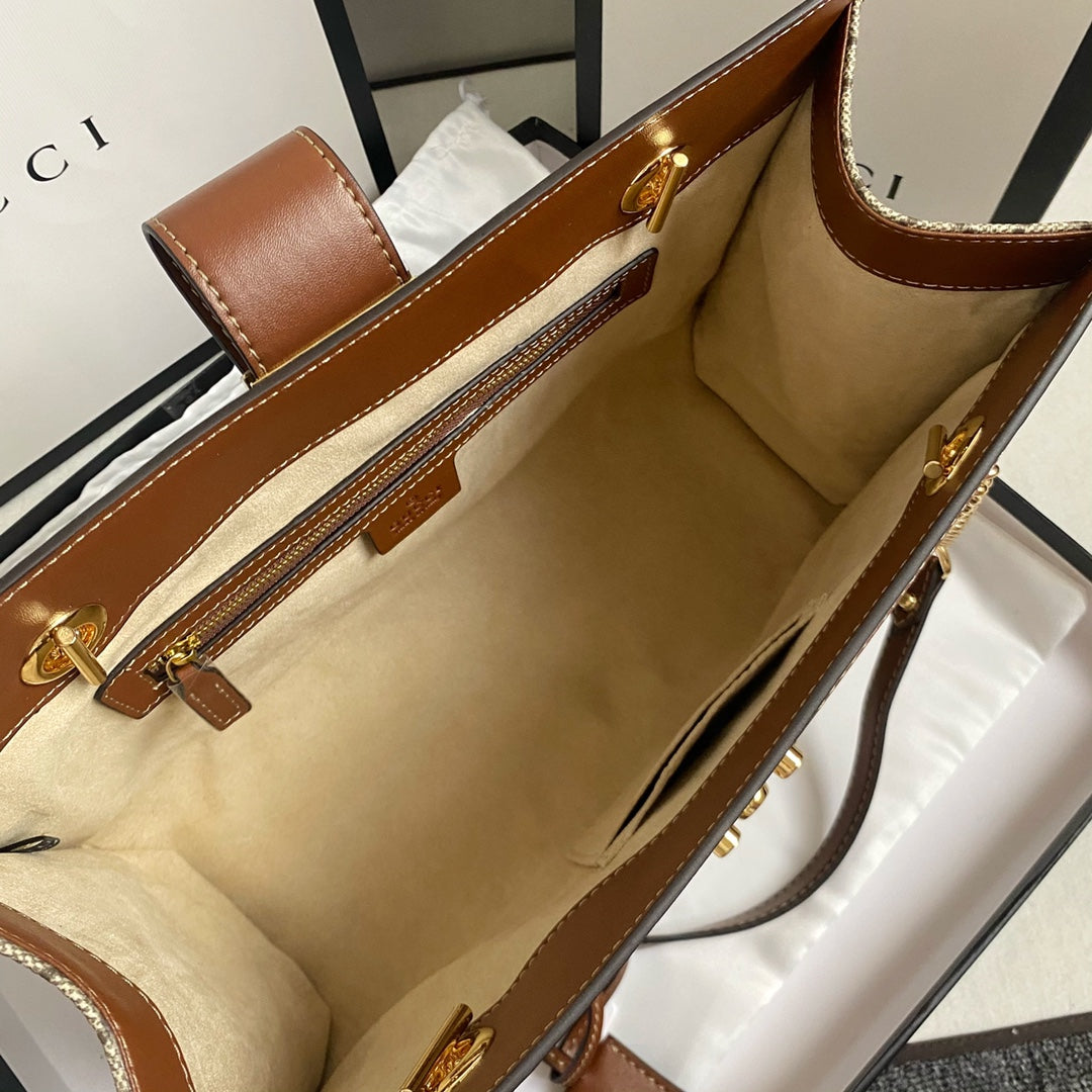 Lockable double strap shoulder bag