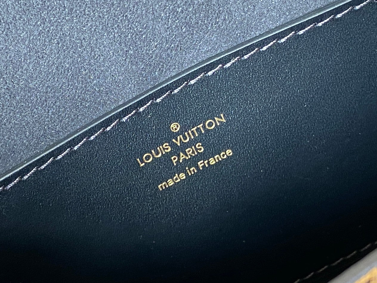 Classic color matching old flower fan-shaped bag