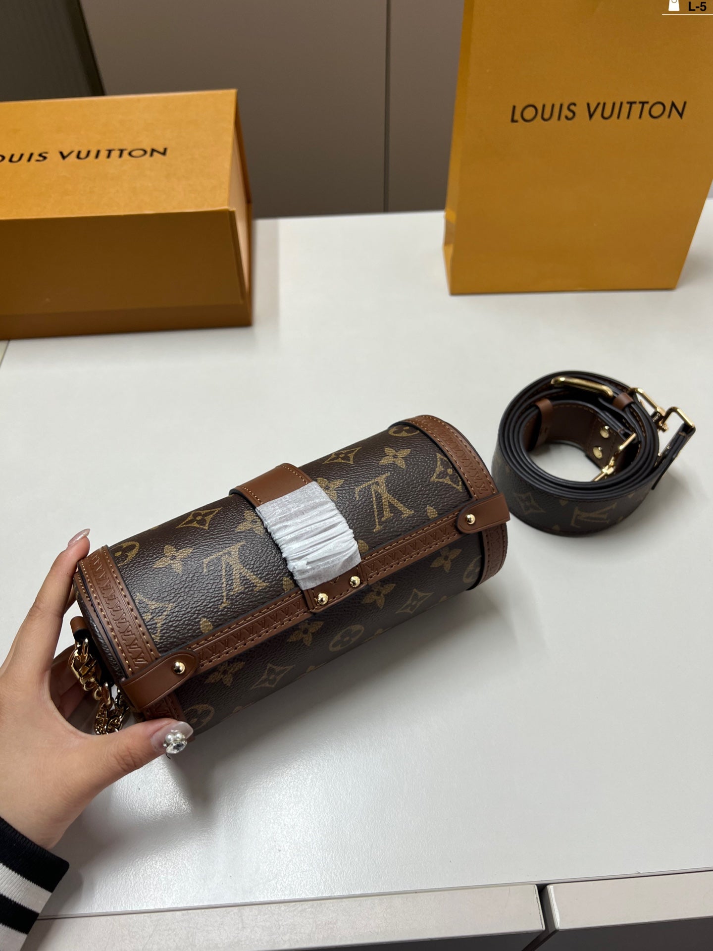 Cylindrical shaped bag