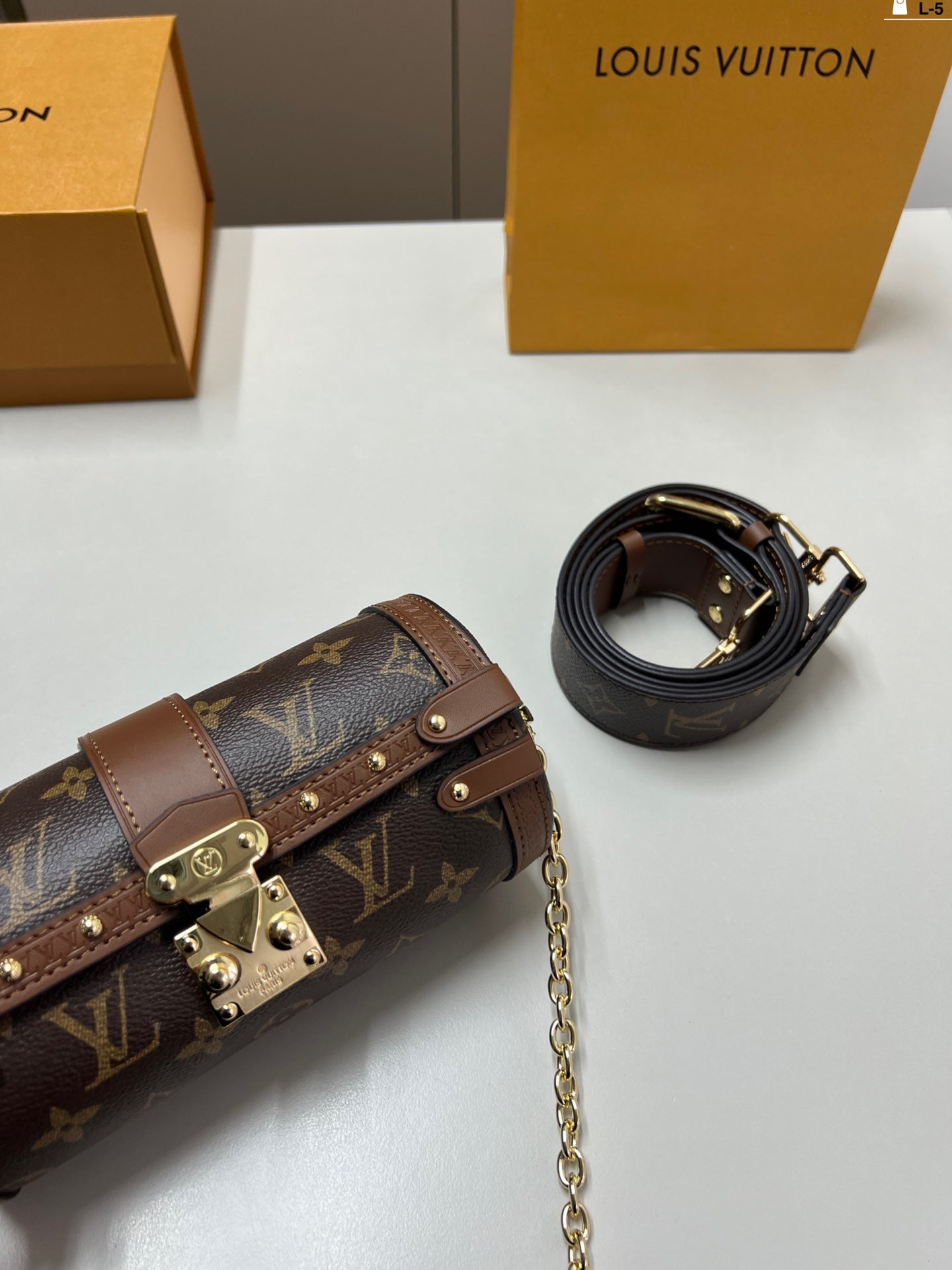 Cylindrical shaped bag