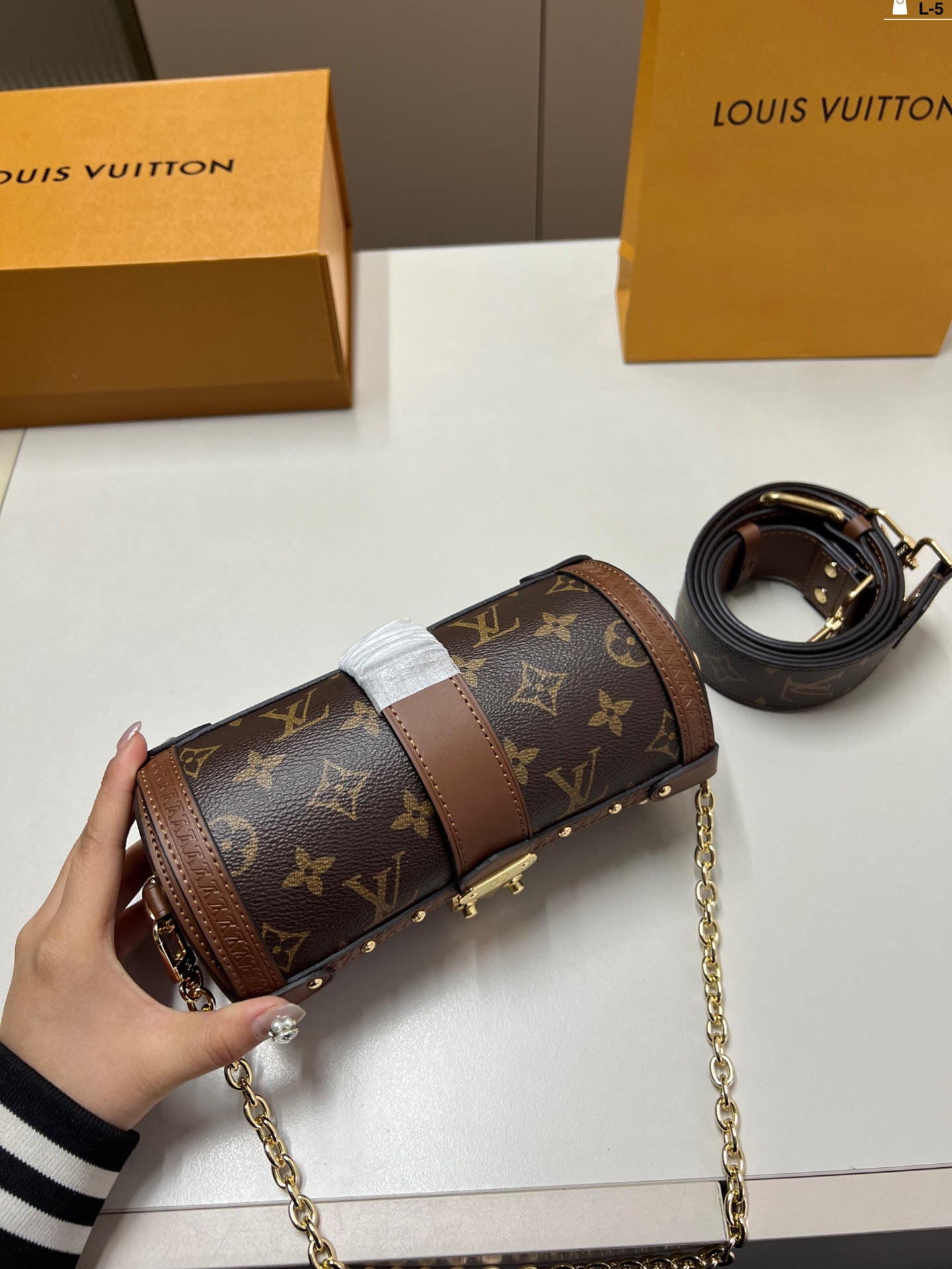 Cylindrical shaped bag