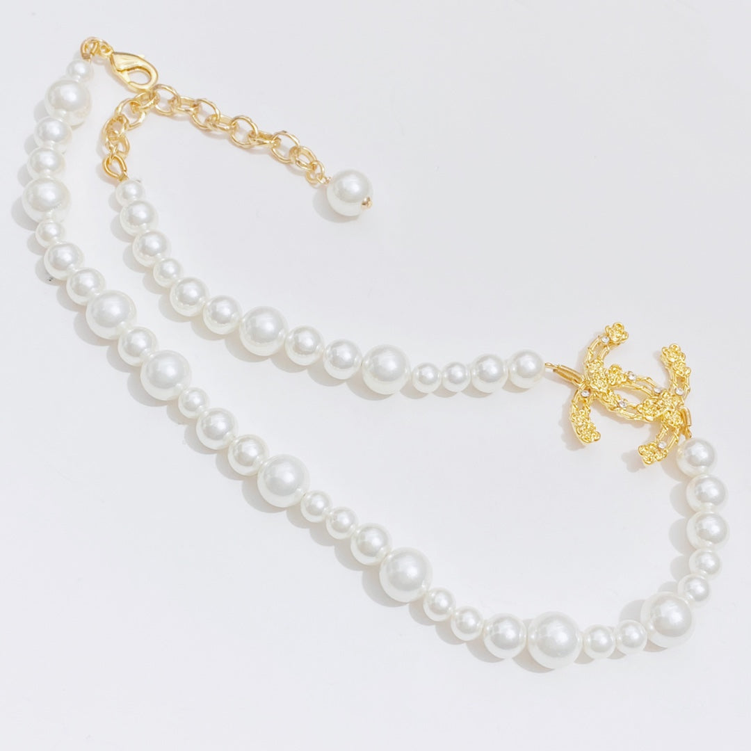 Irregular Pearl Clavicle Necklace