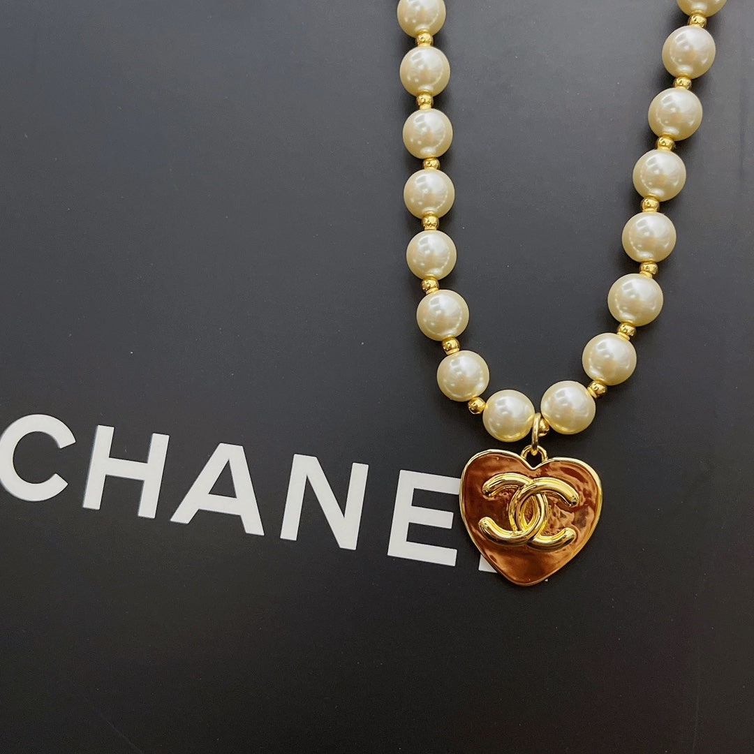 Heart Pendant Pearl Necklace
