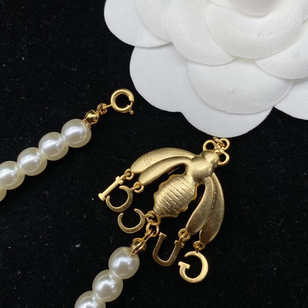 Fashion Bee Pearl Necklace