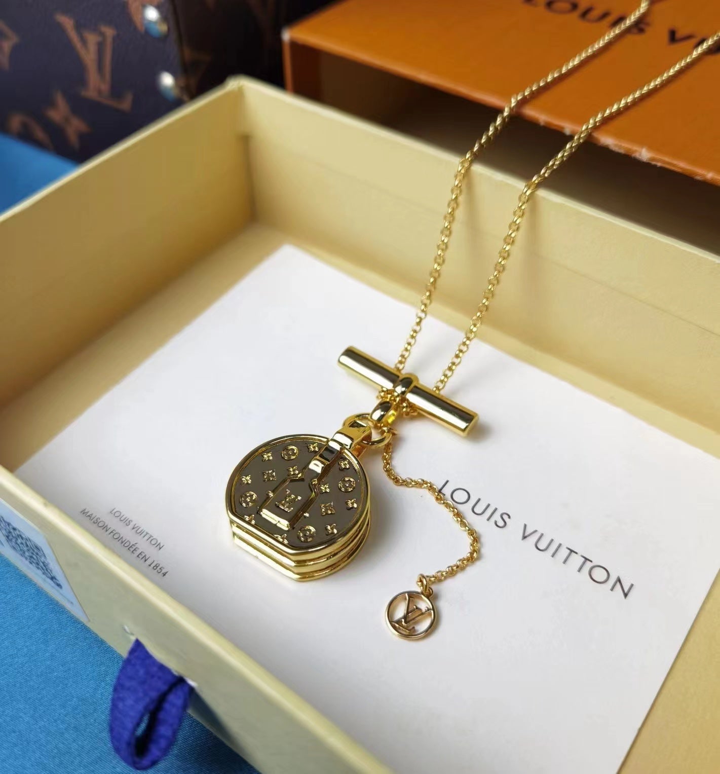 Fashion Gold Bag Pendant Necklace